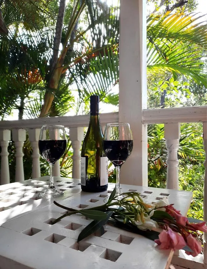 Konukevi Arcadia House Otel Byron Bay