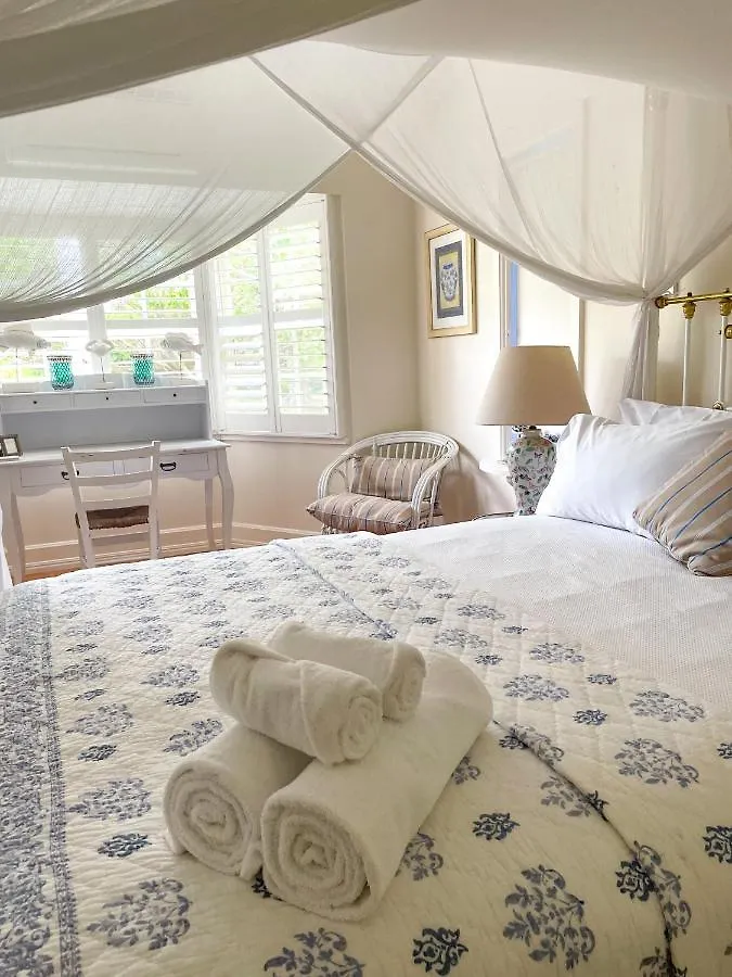 Arcadia House Otel Byron Bay Konukevi