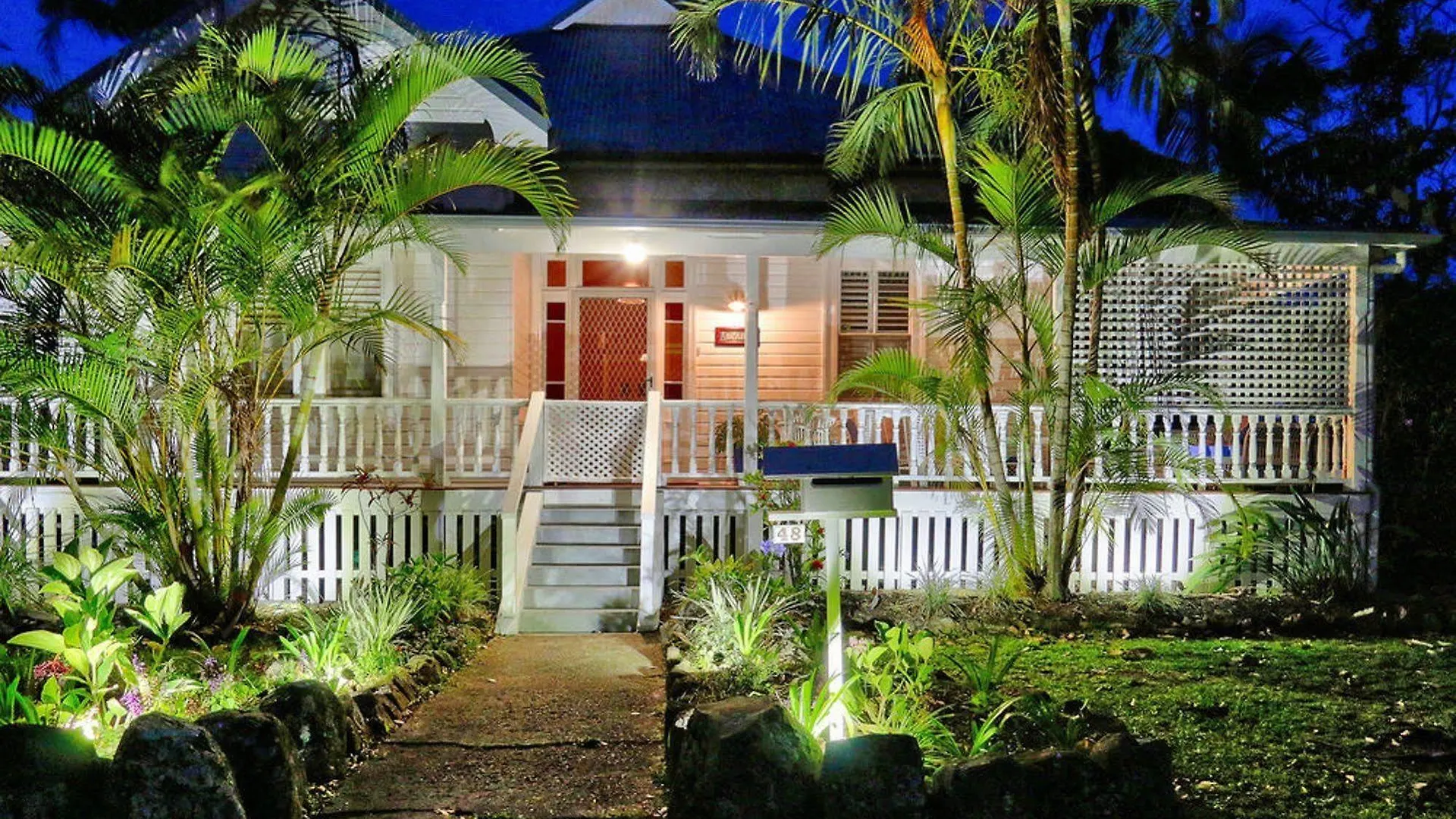 Arcadia House Otel Byron Bay Konukevi